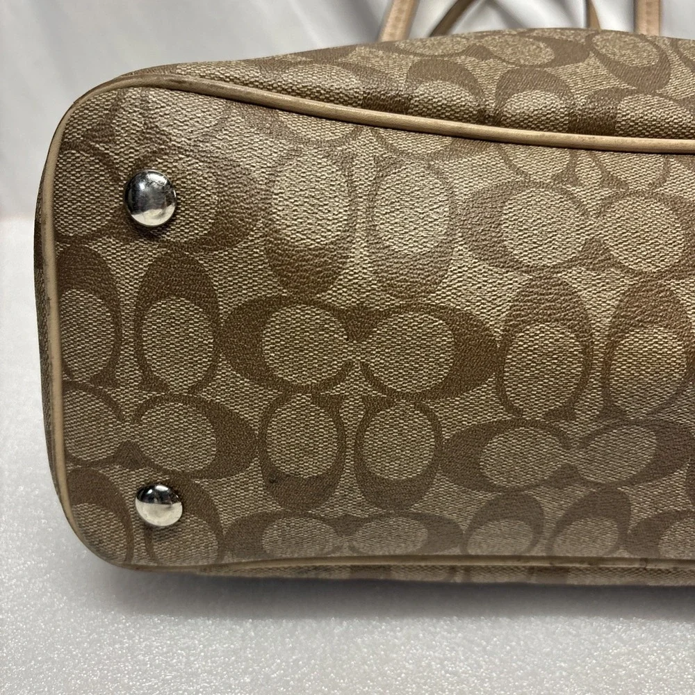 Coach signature logo
